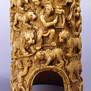 pisside eburnea con orfeo che incanta gli animali e scene di caccia bargello firenze