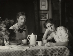 August Sander - Donne di un villaggio 1928