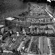 robert doisneau dans les fosses du fort d ivry 1949
