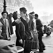 robert doisneau il bacio dell hotel de ville 1950 grande