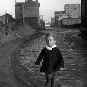robert doisneau l enfant papillon saint denis 1945