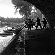 robert doisneau la barge paris 1951