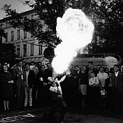 robert doisneau le cracheur de feu paris 1965
