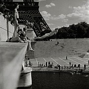 robert doisneau le plongeur du pont d iena paris 1945