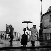robert doisneau maurice baquet le violoncelle sous la pluie paris 1957 alternativa