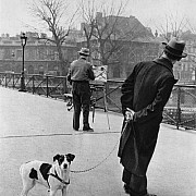 robert doisneau uomo con cane