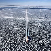 yann arthus bertrand rompighiaccio louis saint laurent a resolute bay nunavut canada