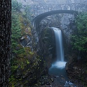 Cascata nella nebbia