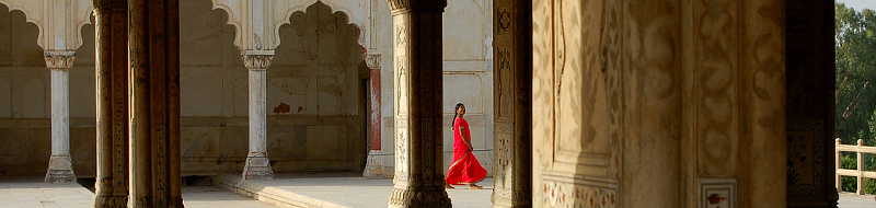 Sari rosso al Forte di Delhi