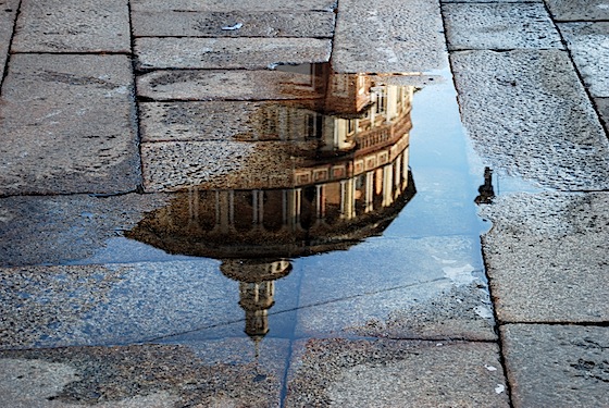 Santa Maria delle Grazie - Milano - riflesso in una pozzanghera