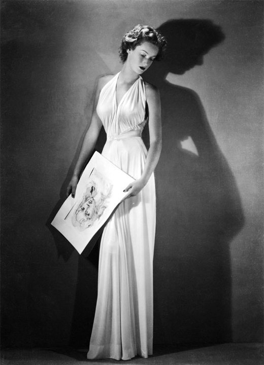 Marella Caracciolo di Castagneto, poi moglie di Gianni Agnelli, indossa un abito di Federico Forquet per Vogue, 1945-1946